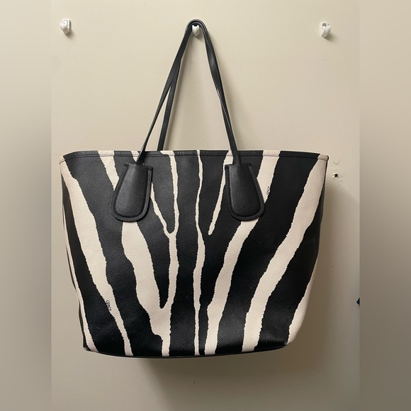 Coach Zebra Print Oversized Tote In Black & White Leather #33915 - Picture 2 of 11